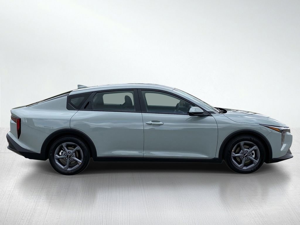 Used 2025 Kia K4 LXS image 10