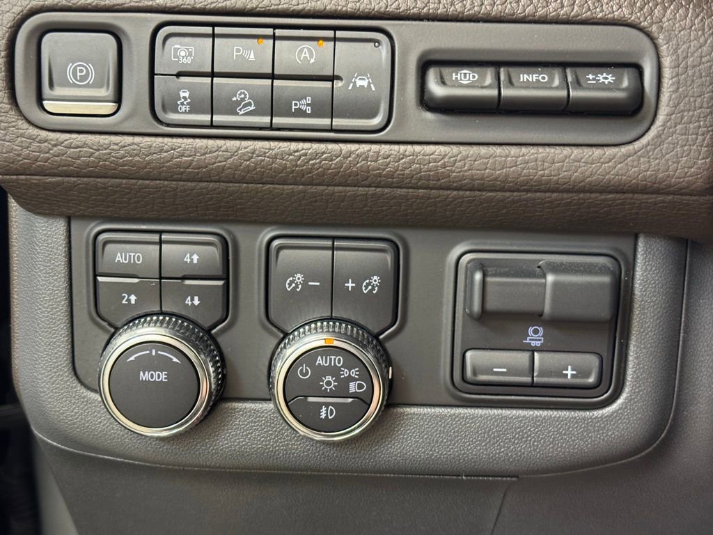 Used 2023 GMC Yukon XL Denali w/ Advanced Technology Package AWD/4WD image 34