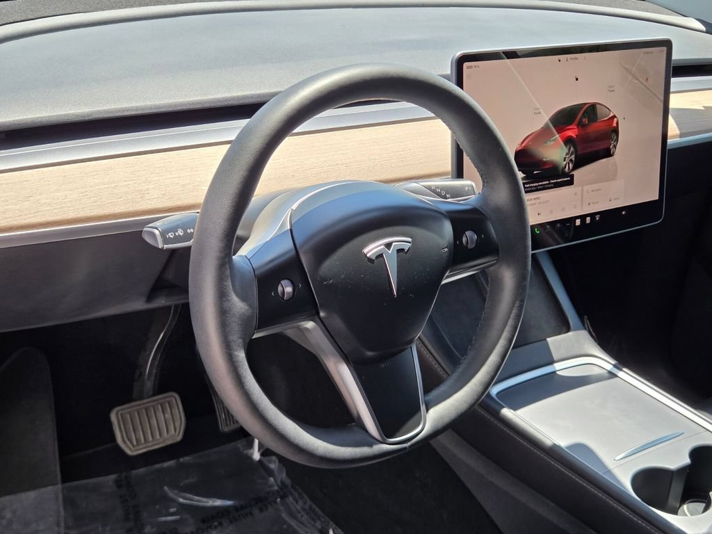 Used 2022 Tesla Model Y Long Range AWD/4WD image 24