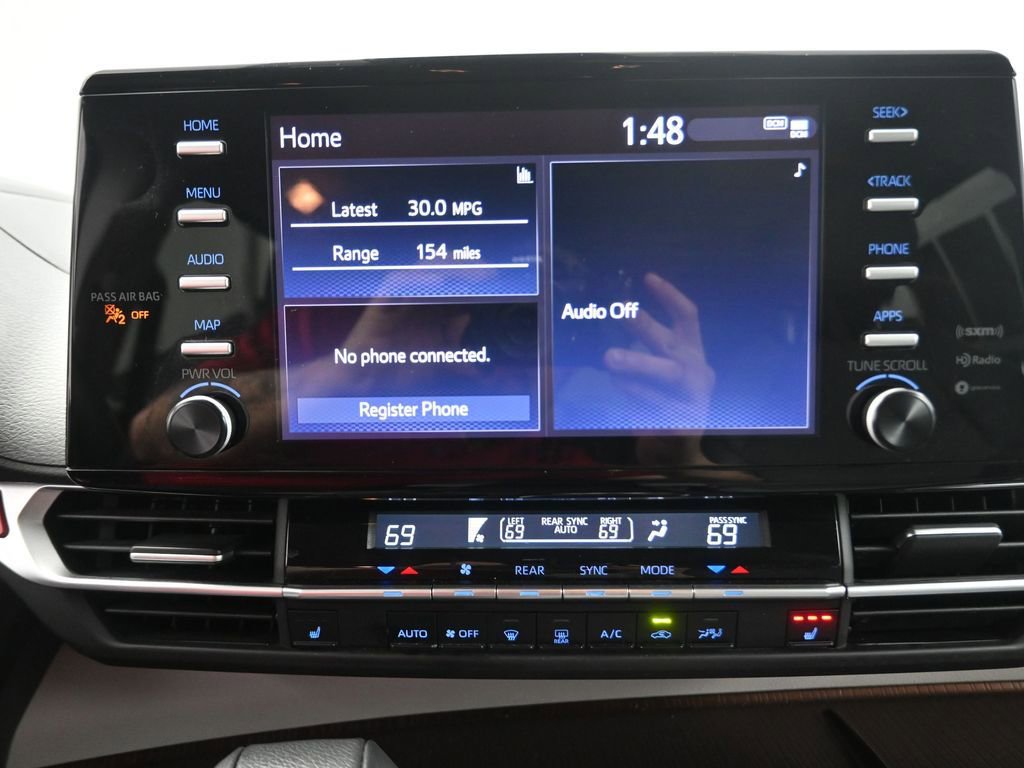 Used 2024 Toyota Sienna XLE image 8