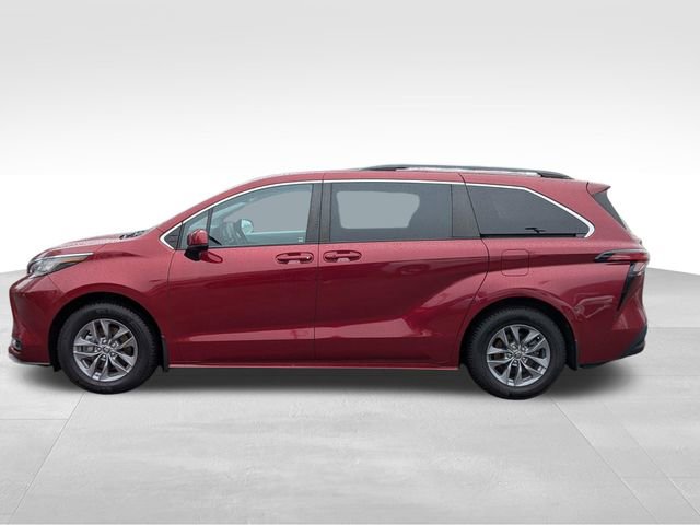 Used 2022 Toyota Sienna LE w/ LE Plus Package image 5