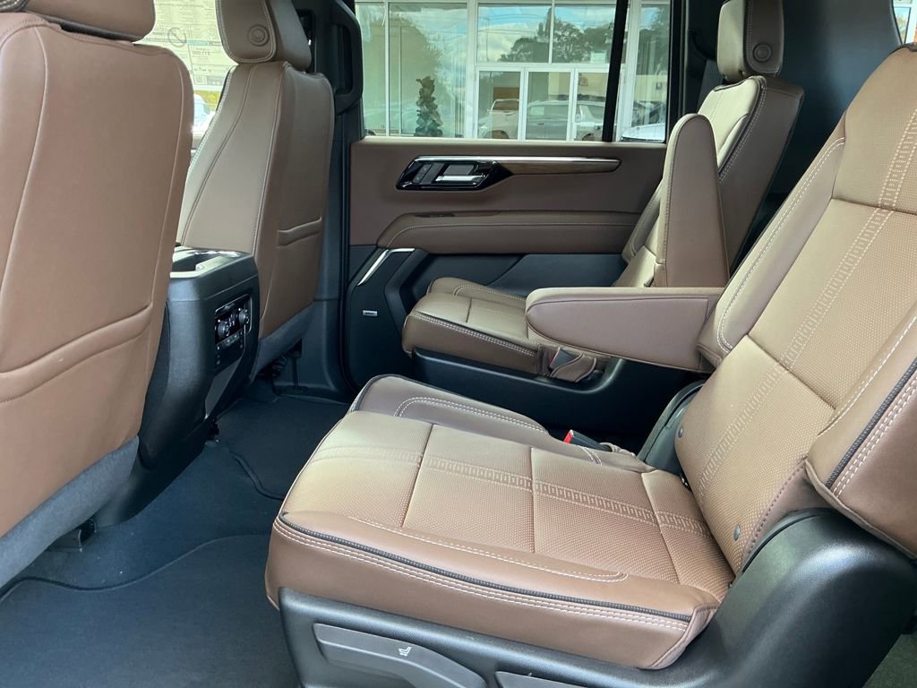 New 2026 Chevrolet Suburban High Country image 23
