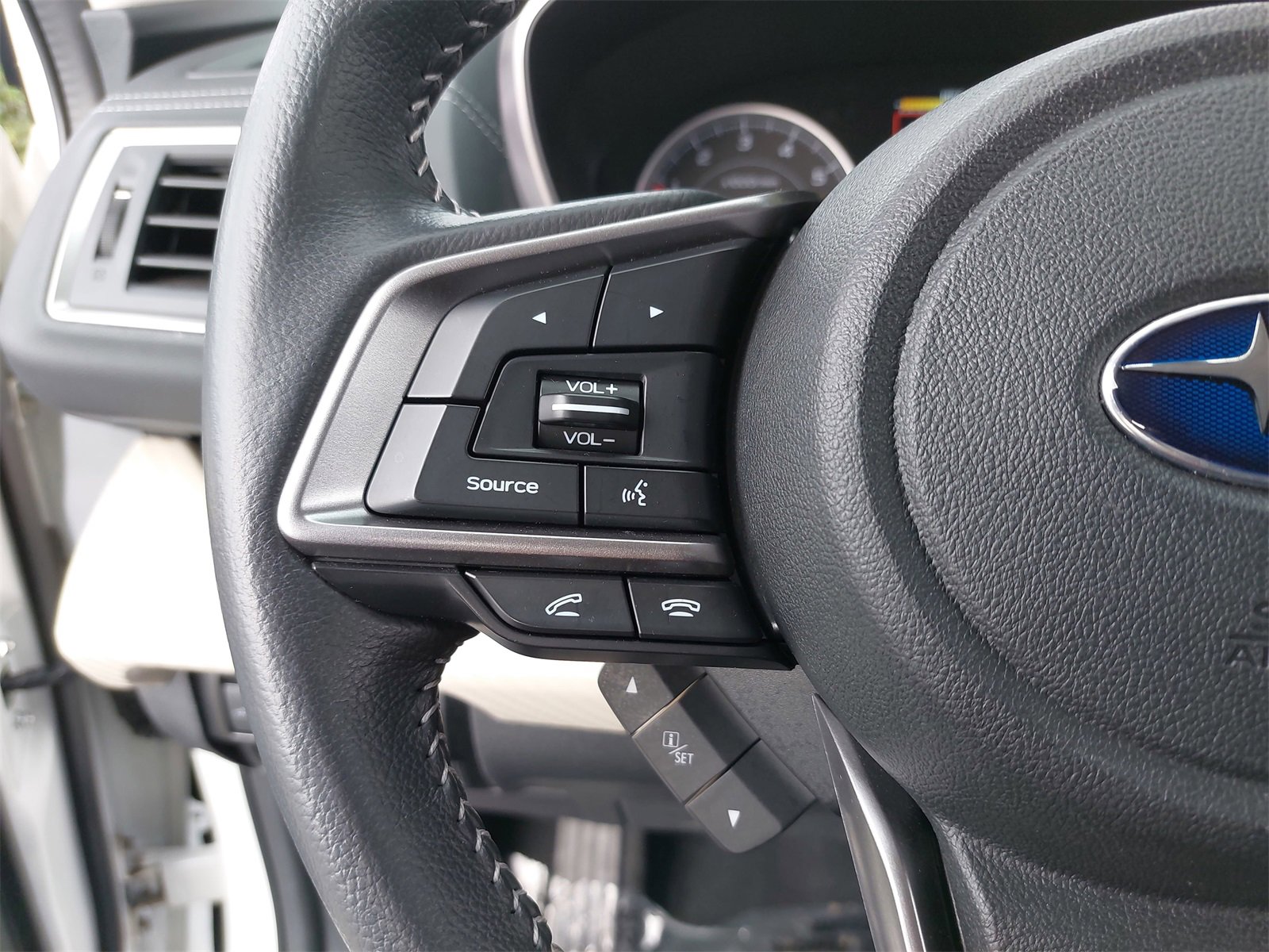 Certified 2022 Subaru Ascent Premium w/ Convenience Package image 19