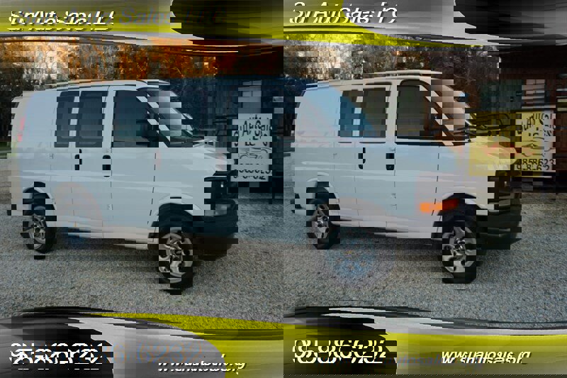 Used 2010 Chevrolet Express 1500 image 23