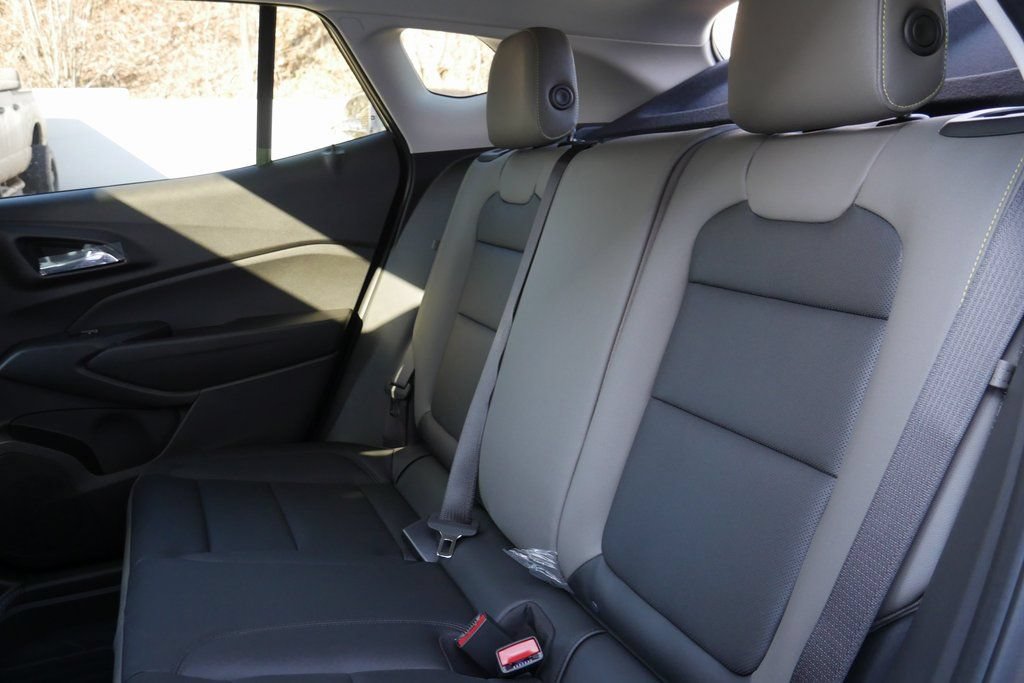 New 2026 Chevrolet Trax ACTIV w/ Sunroof Package FWD image 26