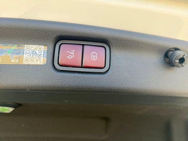 Used 2025 Mercedes-Benz C 300 4MATIC Sedan image 30