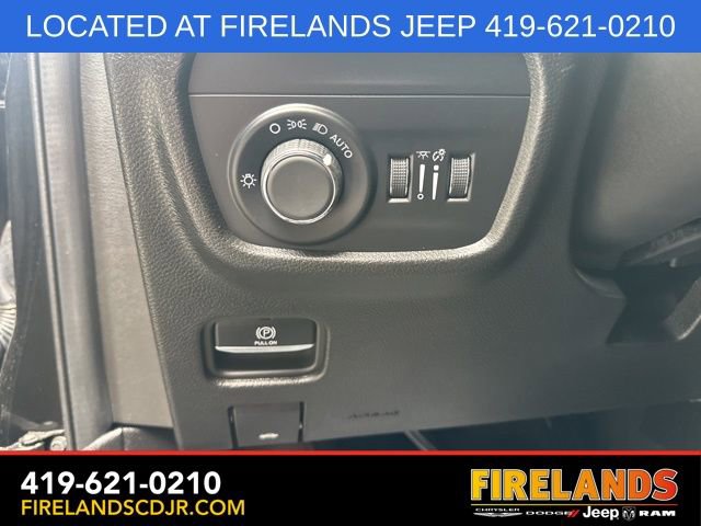 Used 2023 Jeep Grand Cherokee Laredo w/ Luxury Tech Group I image 20