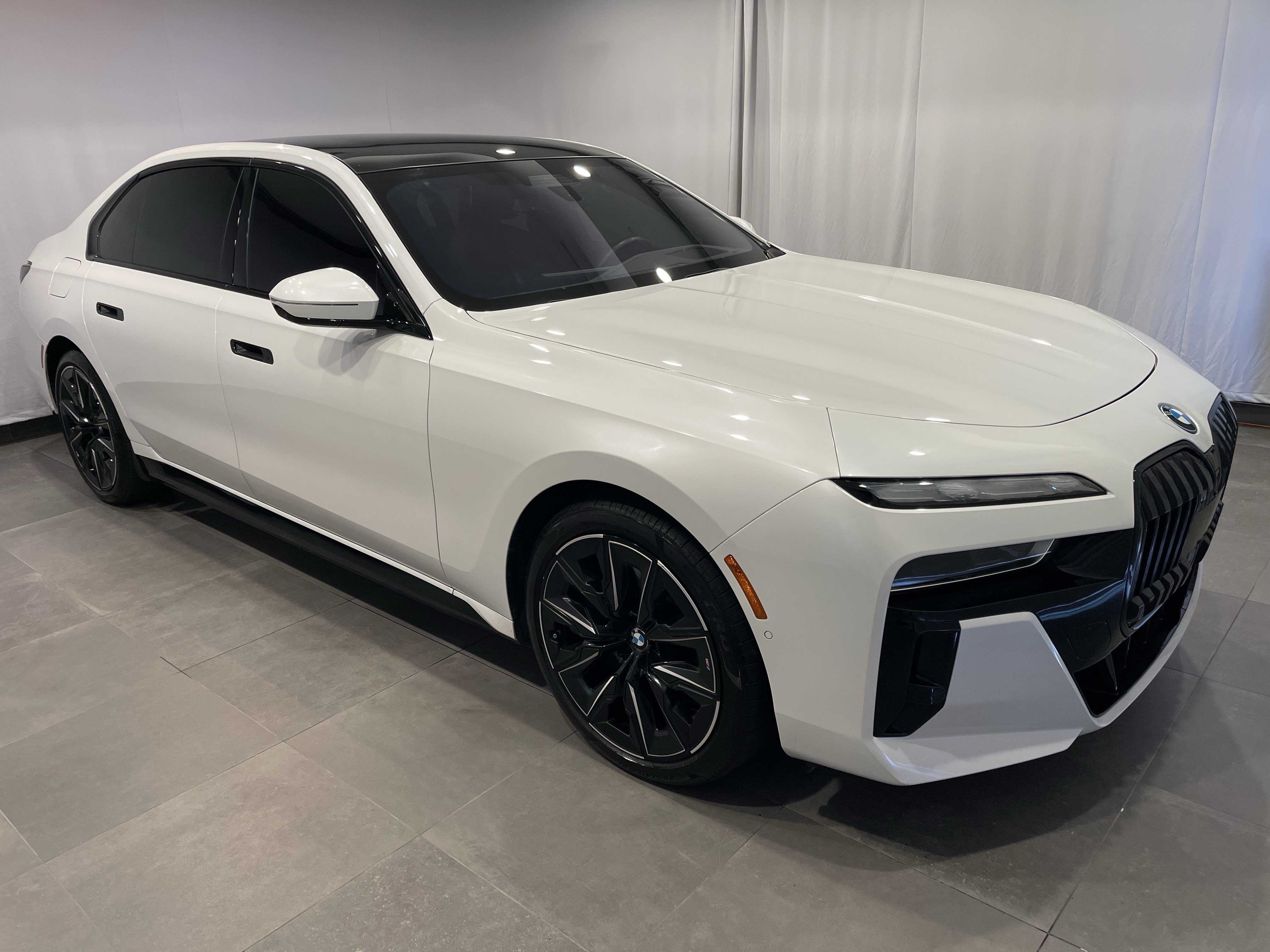 Certified 2023 BMW i7 xDrive60 AWD/4WD image 3