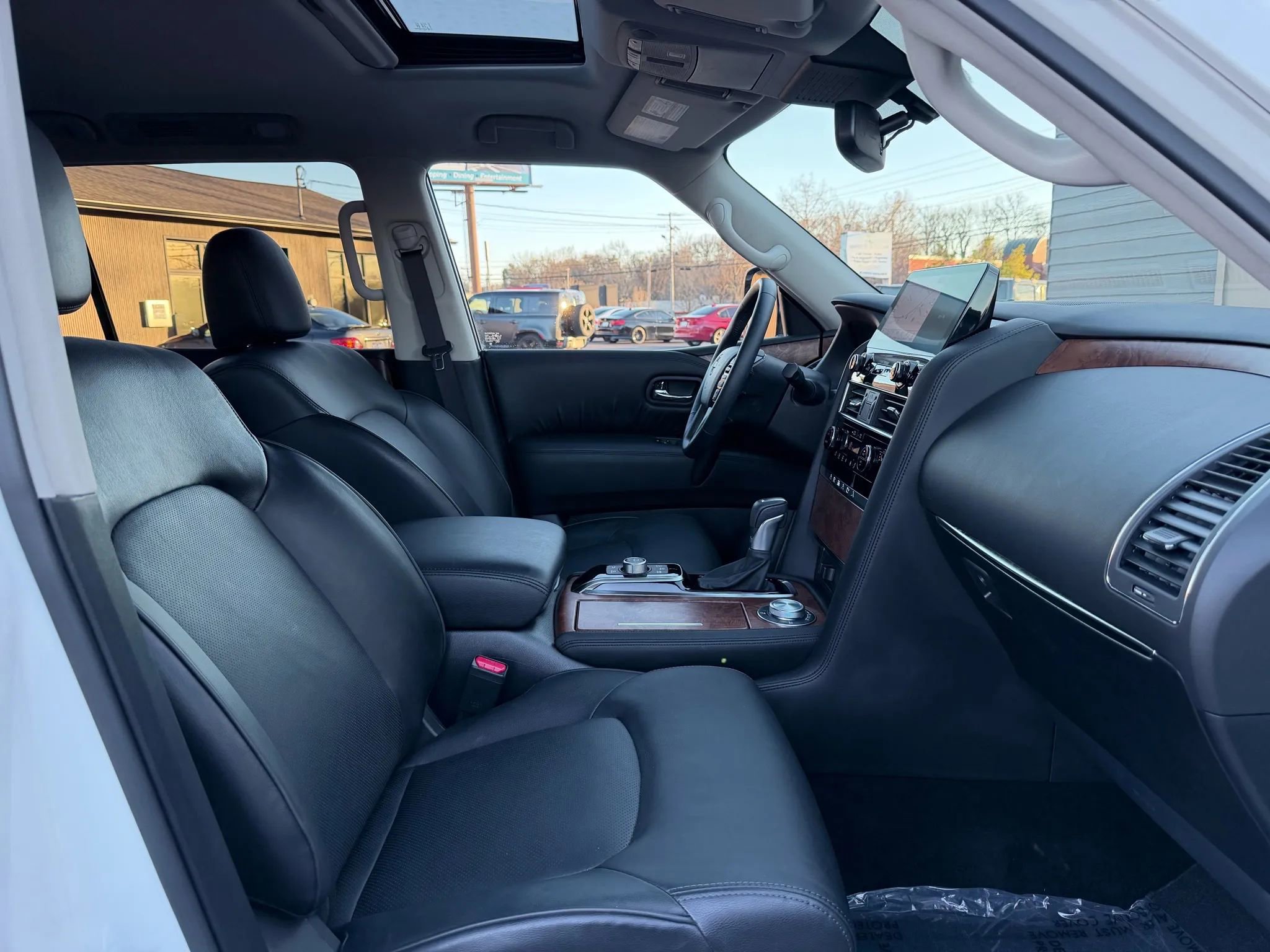 Used 2024 Nissan Armada SL w/ Captain's Chairs Package image 25