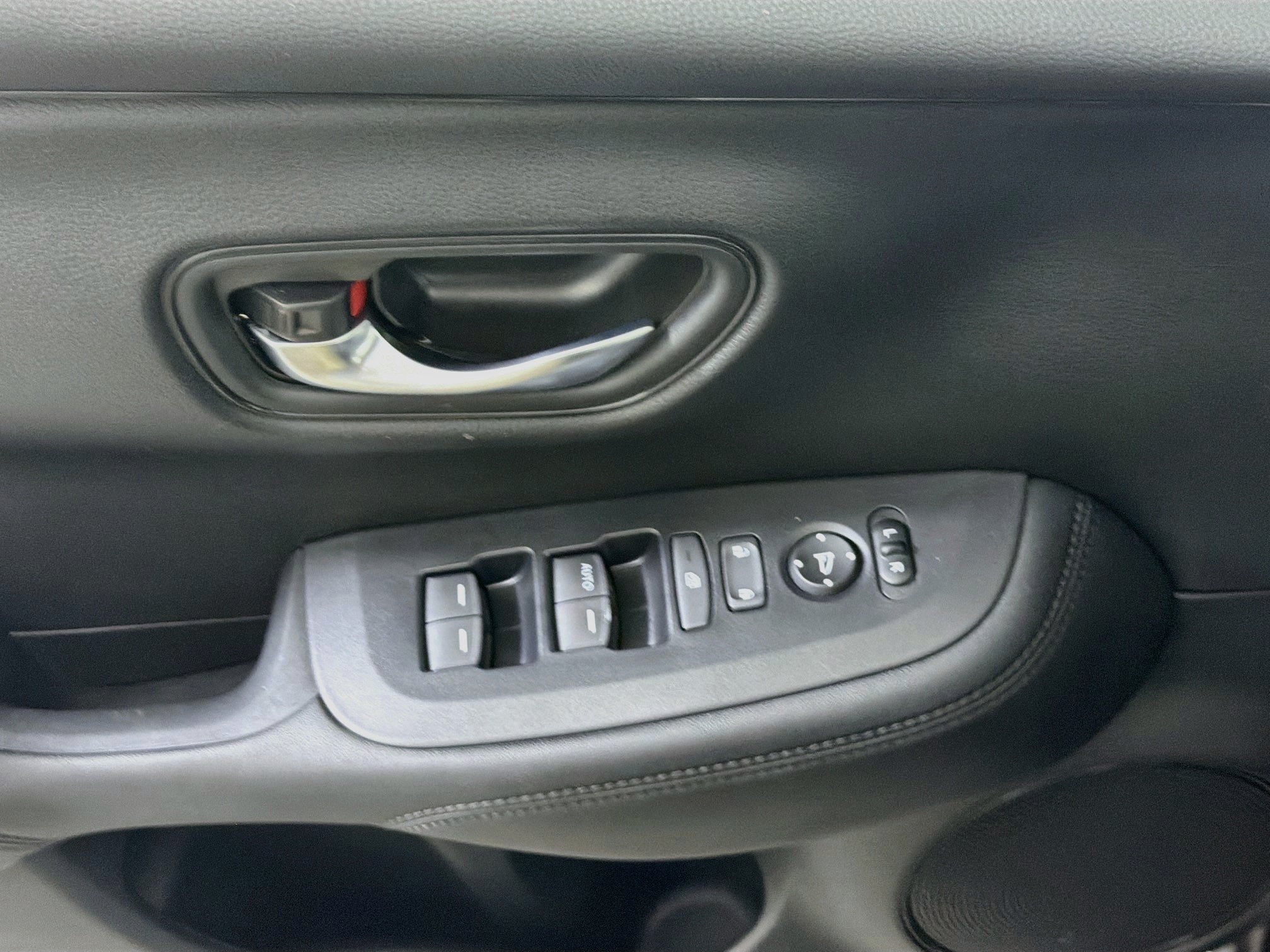 Used 2024 Honda HR-V LX image 15