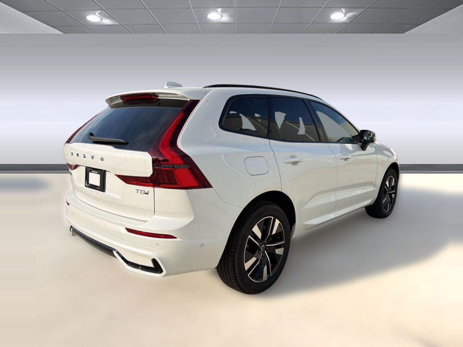 New 2026 Volvo XC60 T8 Plus w/ Climate Package AWD/4WD image 9