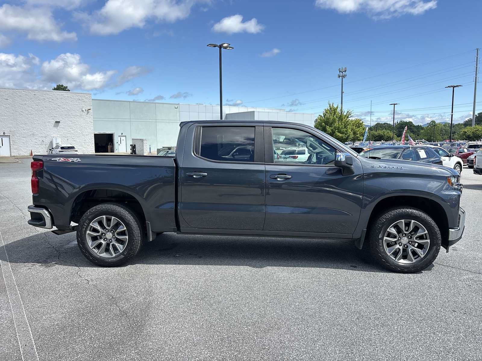 Used 2021 Chevrolet Silverado 1500 LT AWD/4WD image 5