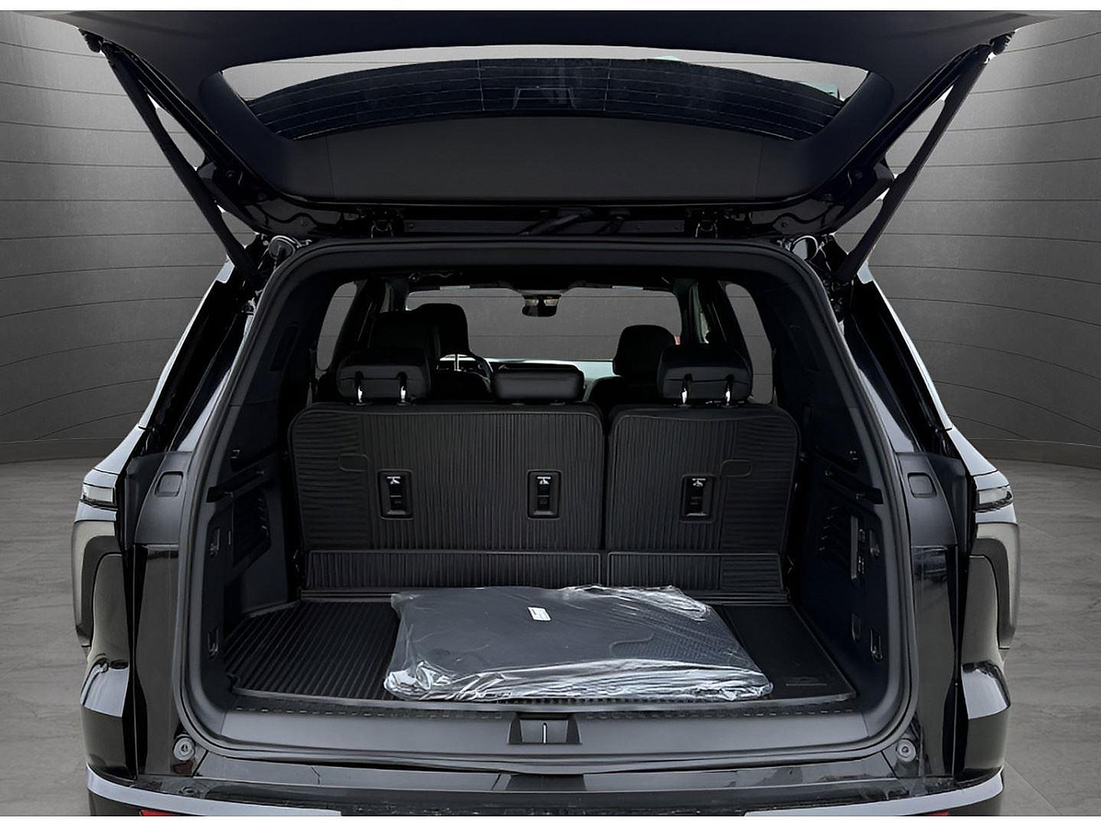 New 2026 Chevrolet Traverse High Country w/ LPO, Floor Liner Package FWD image 17