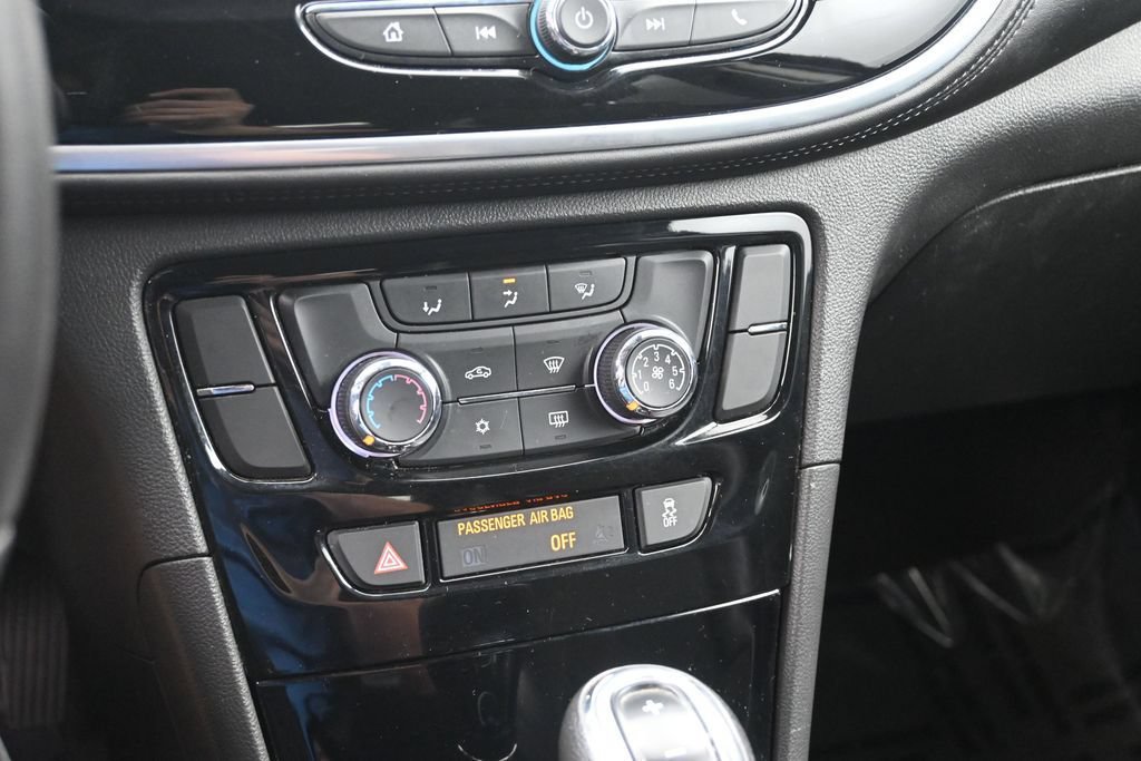 Used 2021 Buick Encore Preferred AWD/4WD image 18