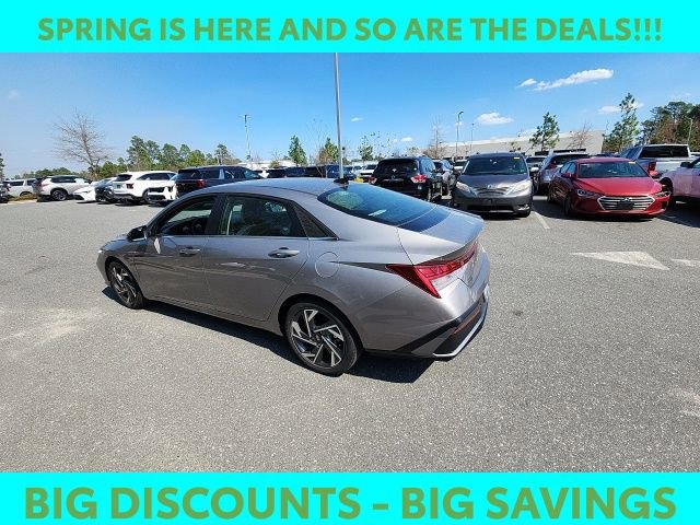 Used 2024 Hyundai Elantra Limited image 11