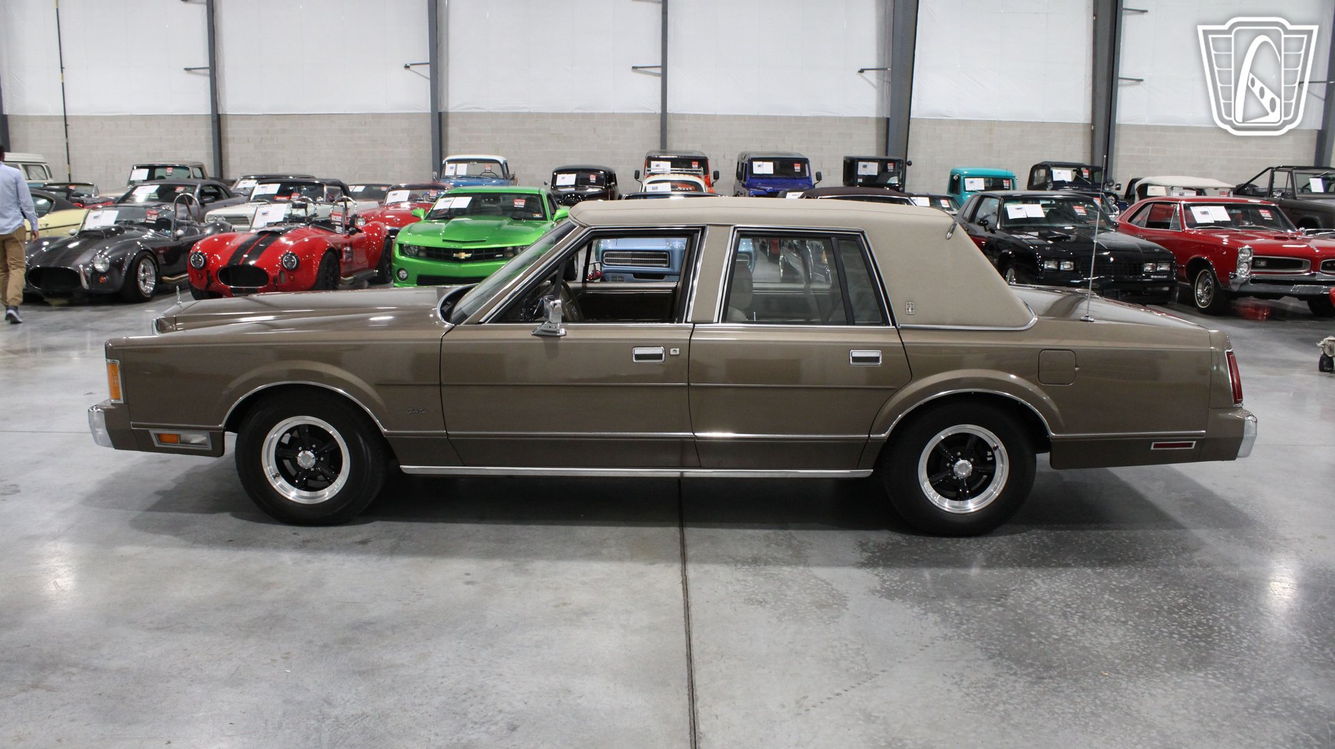 Used 1989 Lincoln Town Car RWD image 13