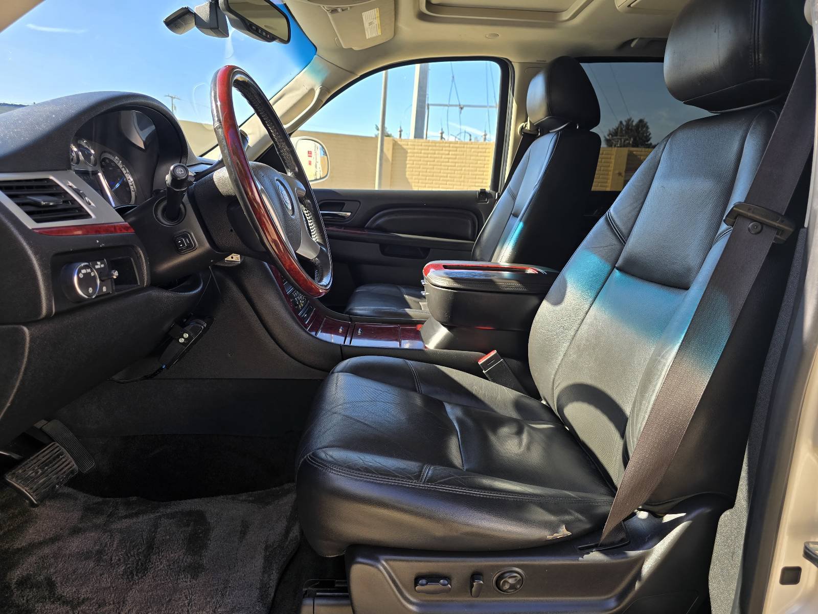 Used 2012 Cadillac Escalade ESV Premium AWD/4WD image 7
