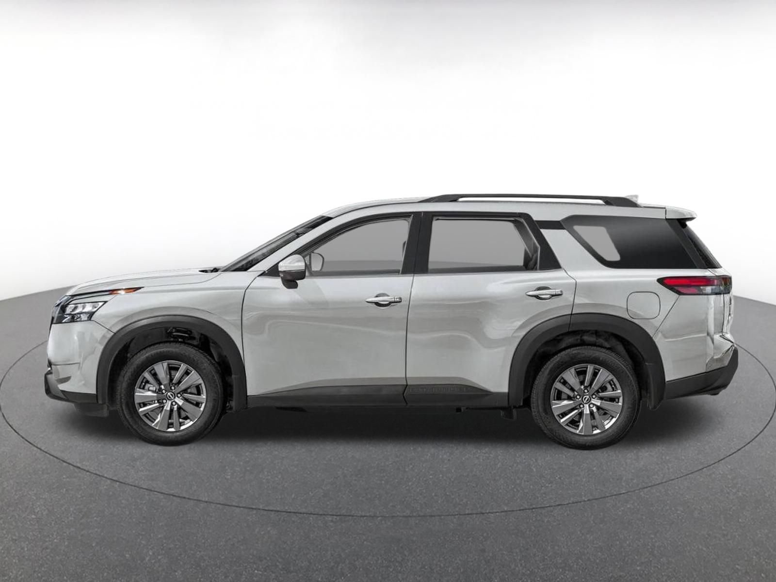 Used 2025 Nissan Pathfinder SV AWD/4WD image 3