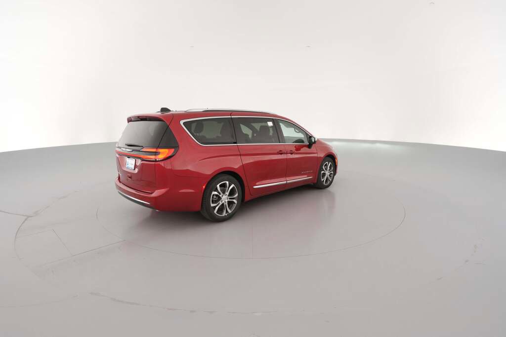 New 2026 Chrysler Pacifica Pinnacle image 12