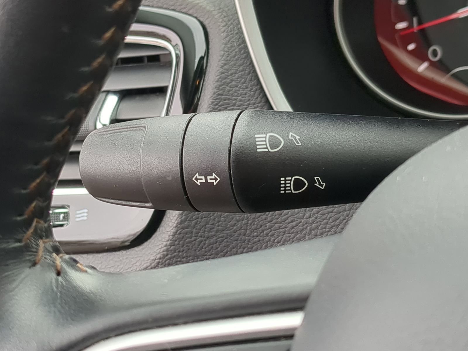 Used 2018 Jeep Compass Limited image 29