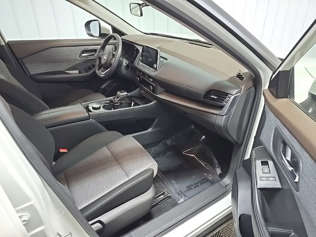 Used 2023 Nissan Rogue SV image 15