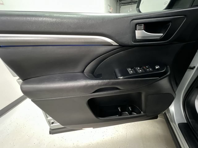 Certified 2017 Toyota Highlander SE AWD/4WD image 24