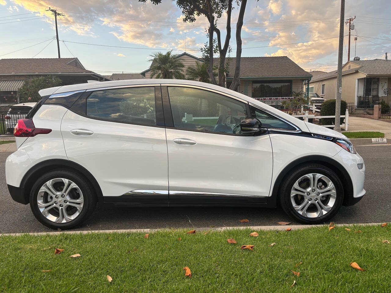 Used 2019 Chevrolet Bolt LT FWD image 4