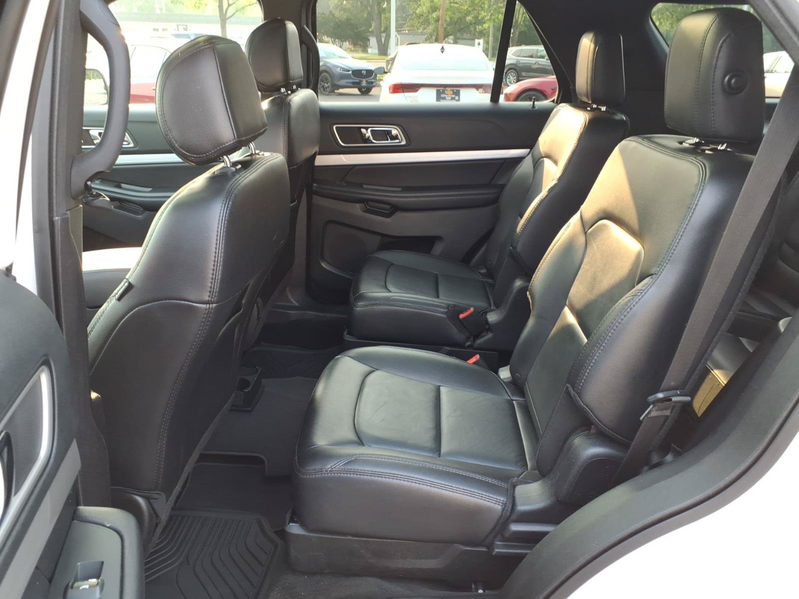 Used 2017 Ford Explorer XLT w/ Equipment Group 202A AWD/4WD image 7