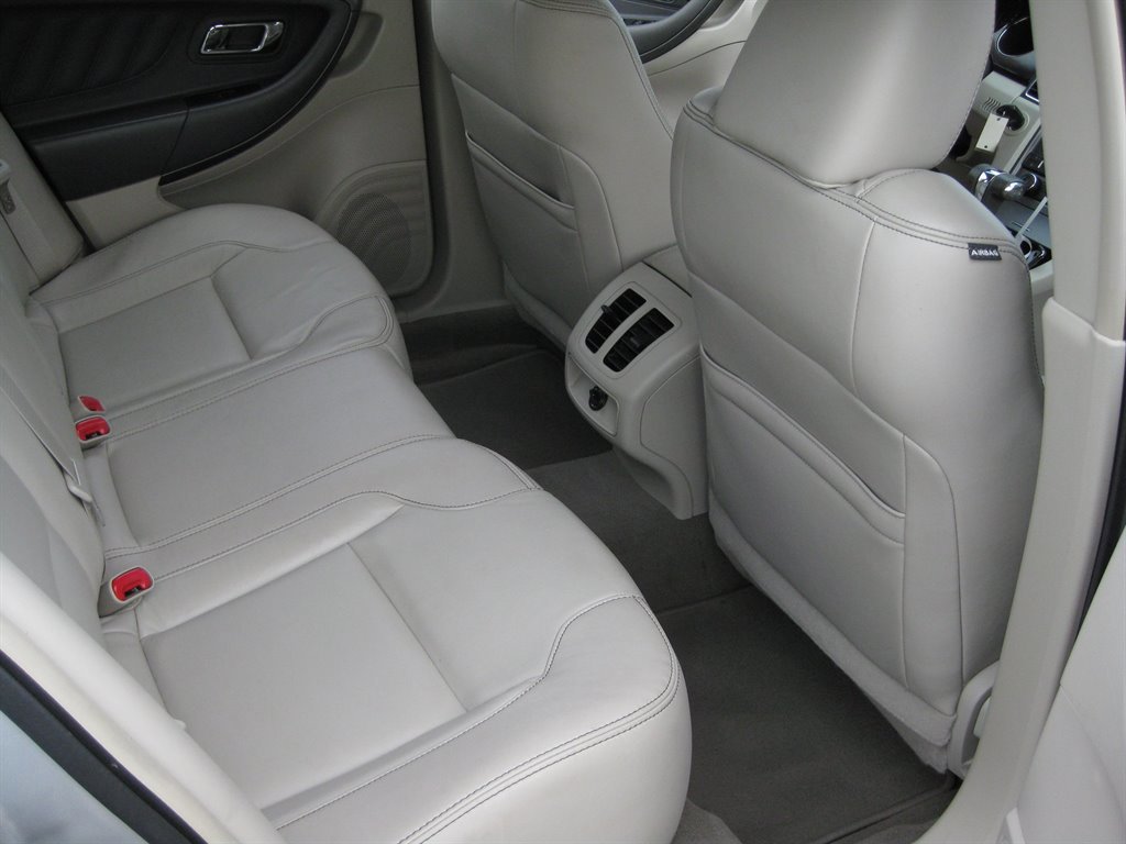 Used 2011 Ford Taurus SEL w/ 201A Rapid Spec Order Code image 25