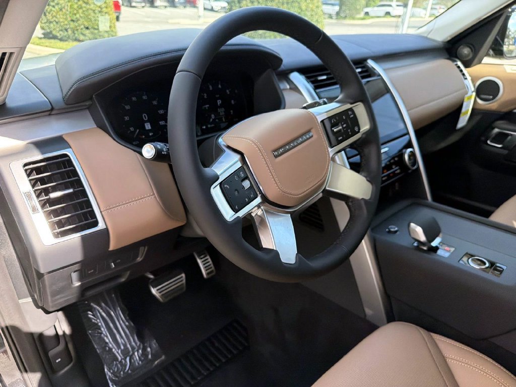 New 2026 Land Rover Discovery Limited Edition AWD/4WD image 19