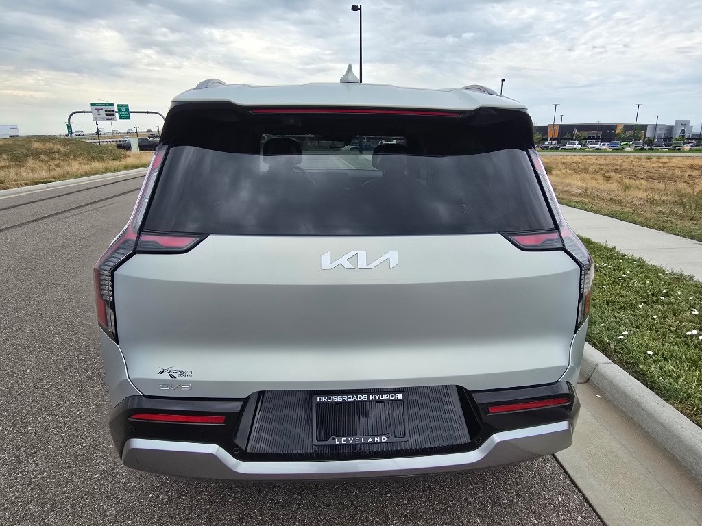Used 2024 Kia EV9 Land AWD/4WD image 4