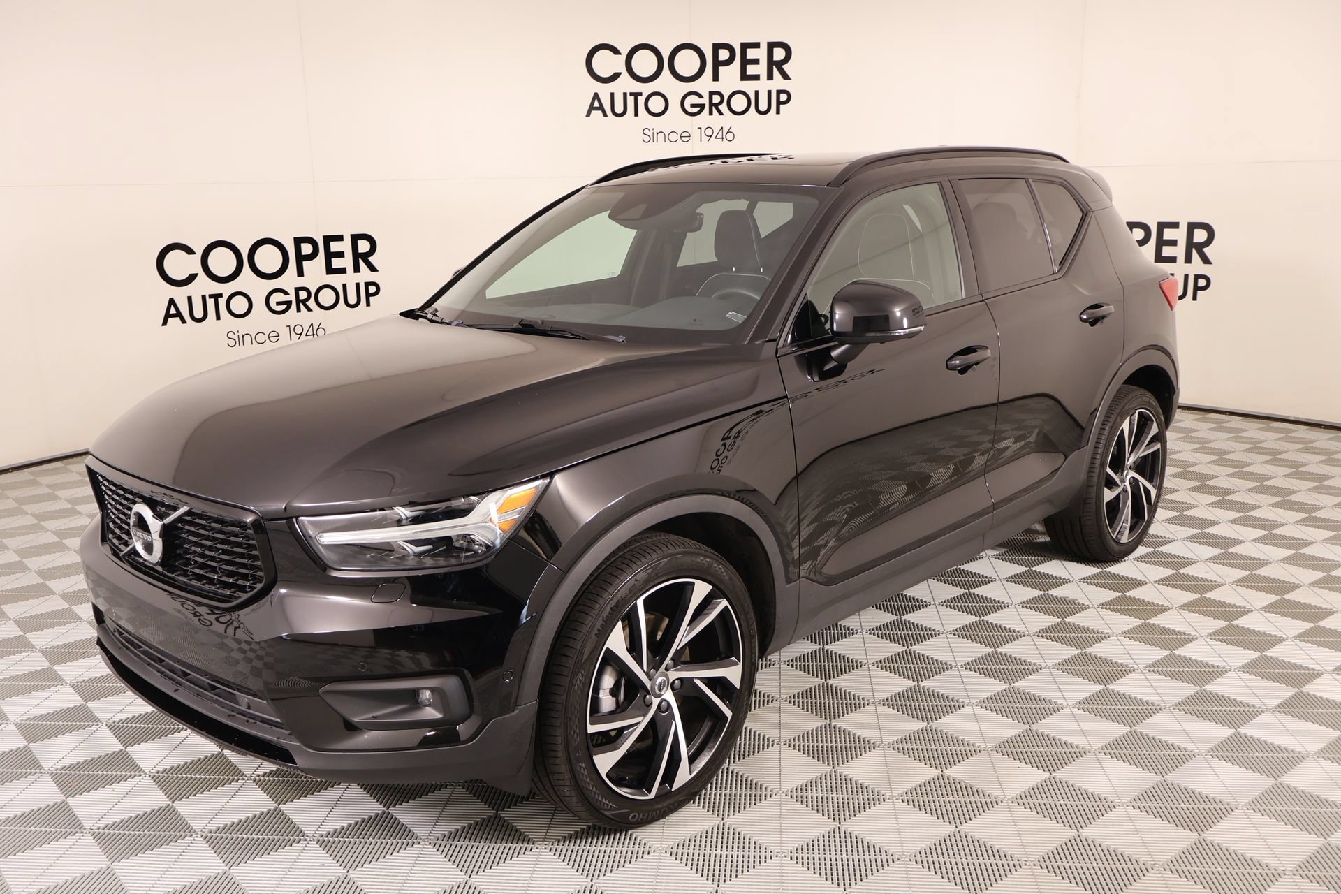 Used 2022 Volvo XC40 T5 R-Design w/ Advanced Package AWD/4WD image 11