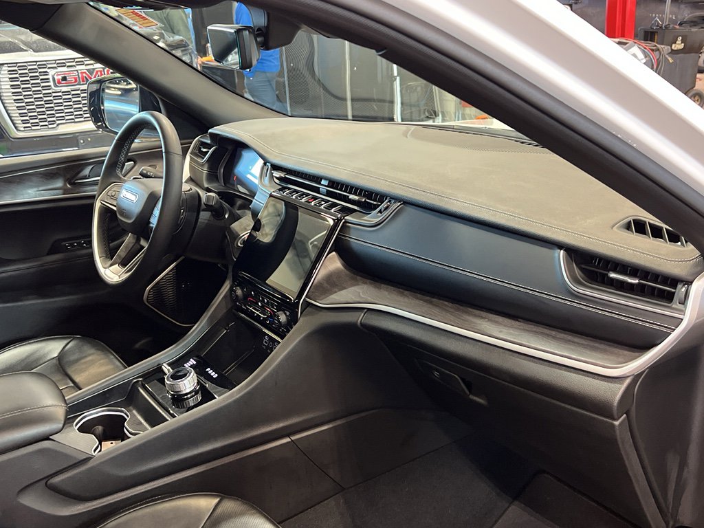 Used 2025 Jeep Grand Cherokee Limited w/ Luxury Tech Group II image 29