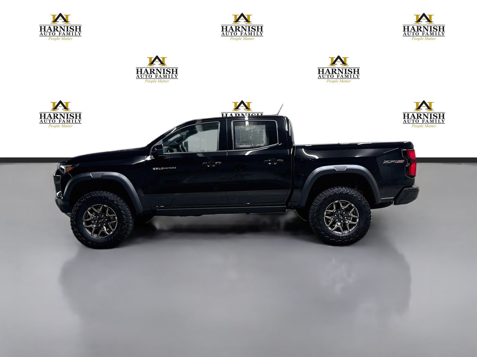 Used 2025 Chevrolet Colorado ZR2 w/ Technology Package AWD/4WD image 10