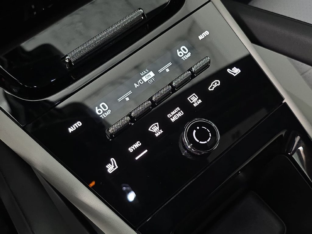 Certified 2024 Porsche Cayenne AWD/4WD image 19