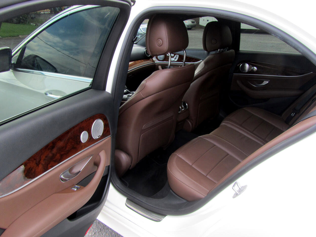 Used 2017 Mercedes-Benz E 300 image 19