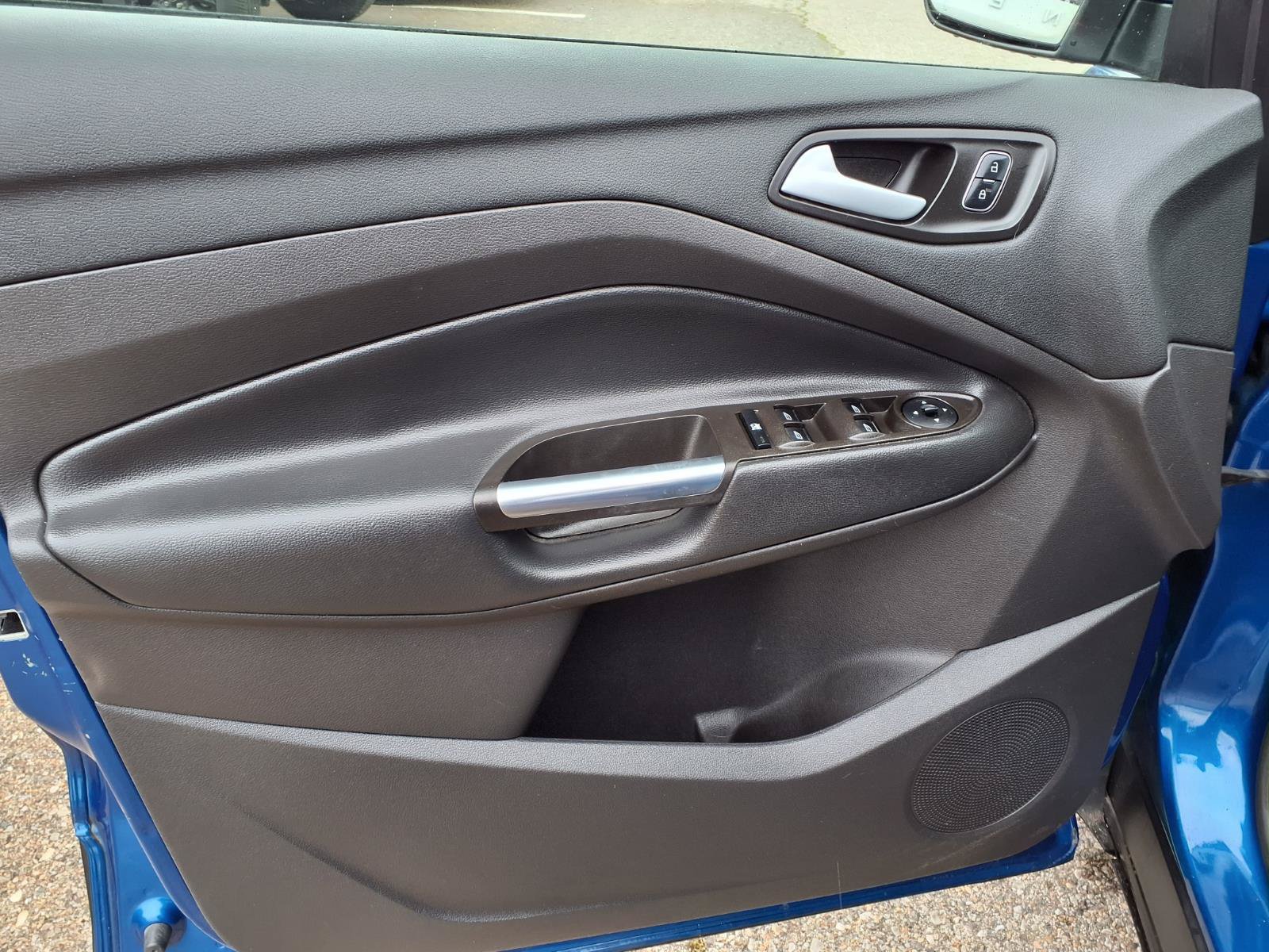 Used 2017 Ford Escape SE w/ SE Cold Weather Package FWD image 14