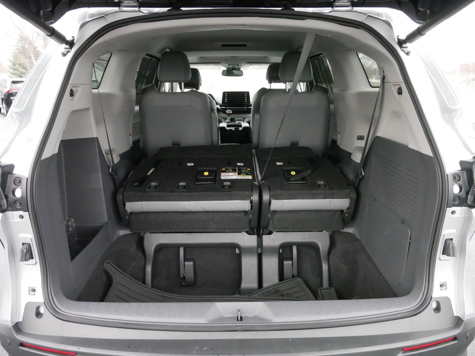 New 2024 Toyota Sienna XLE image 18