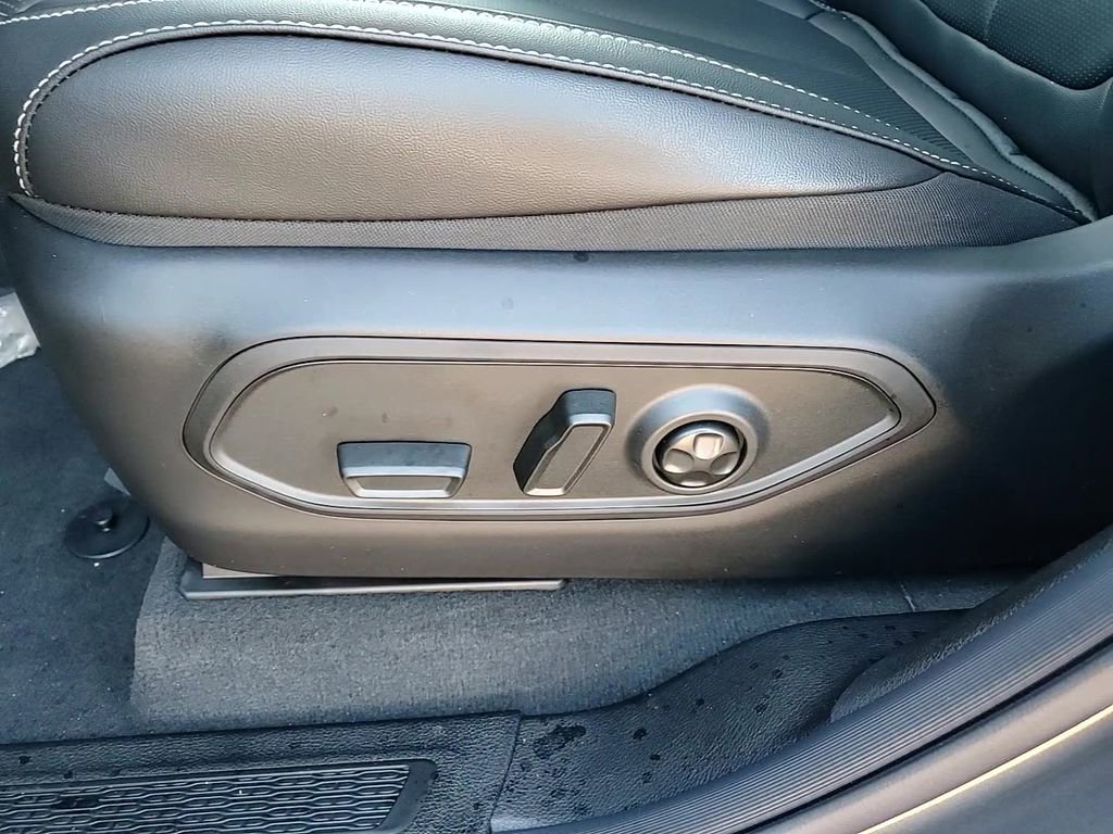 New 2025 Jeep Grand Cherokee L Limited w/ Luxury Tech Group II image 11