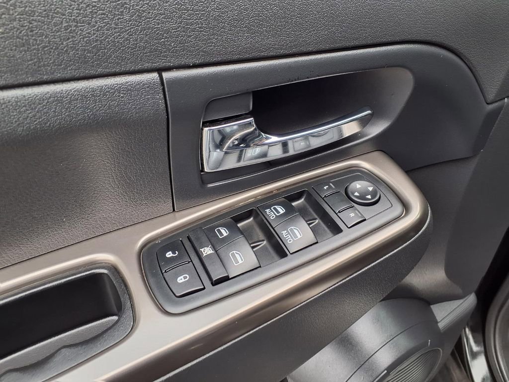 Used 2012 Jeep Liberty Limited Jet w/ Chrome Accents Group image 19