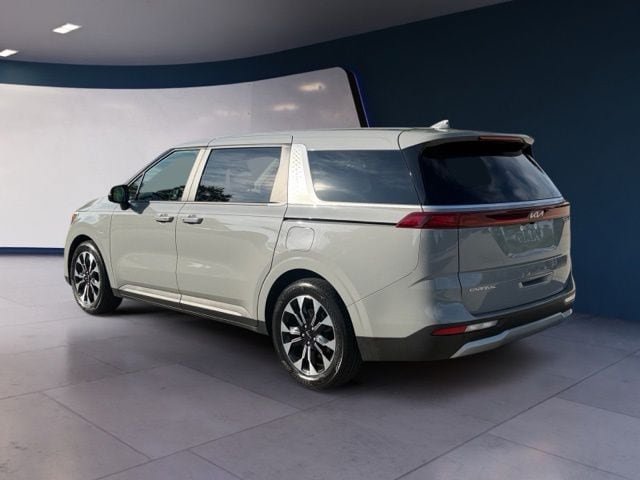 Certified 2024 Kia Carnival EX FWD image 3