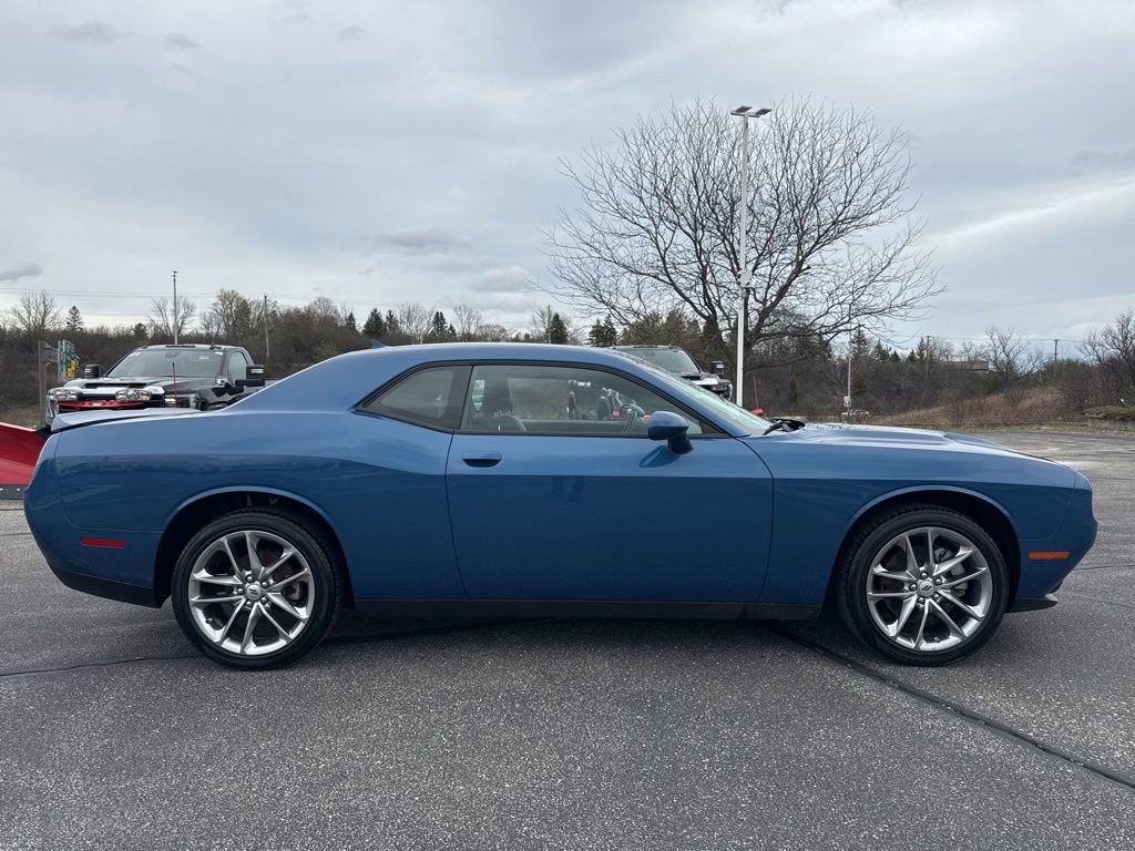 Used 2022 Dodge Challenger SXT w/ Plus Package image 3