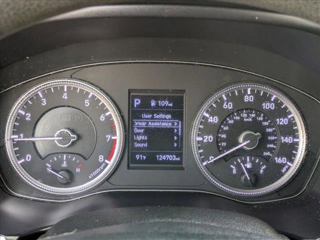 Used 2019 Hyundai Santa Fe SE image 11