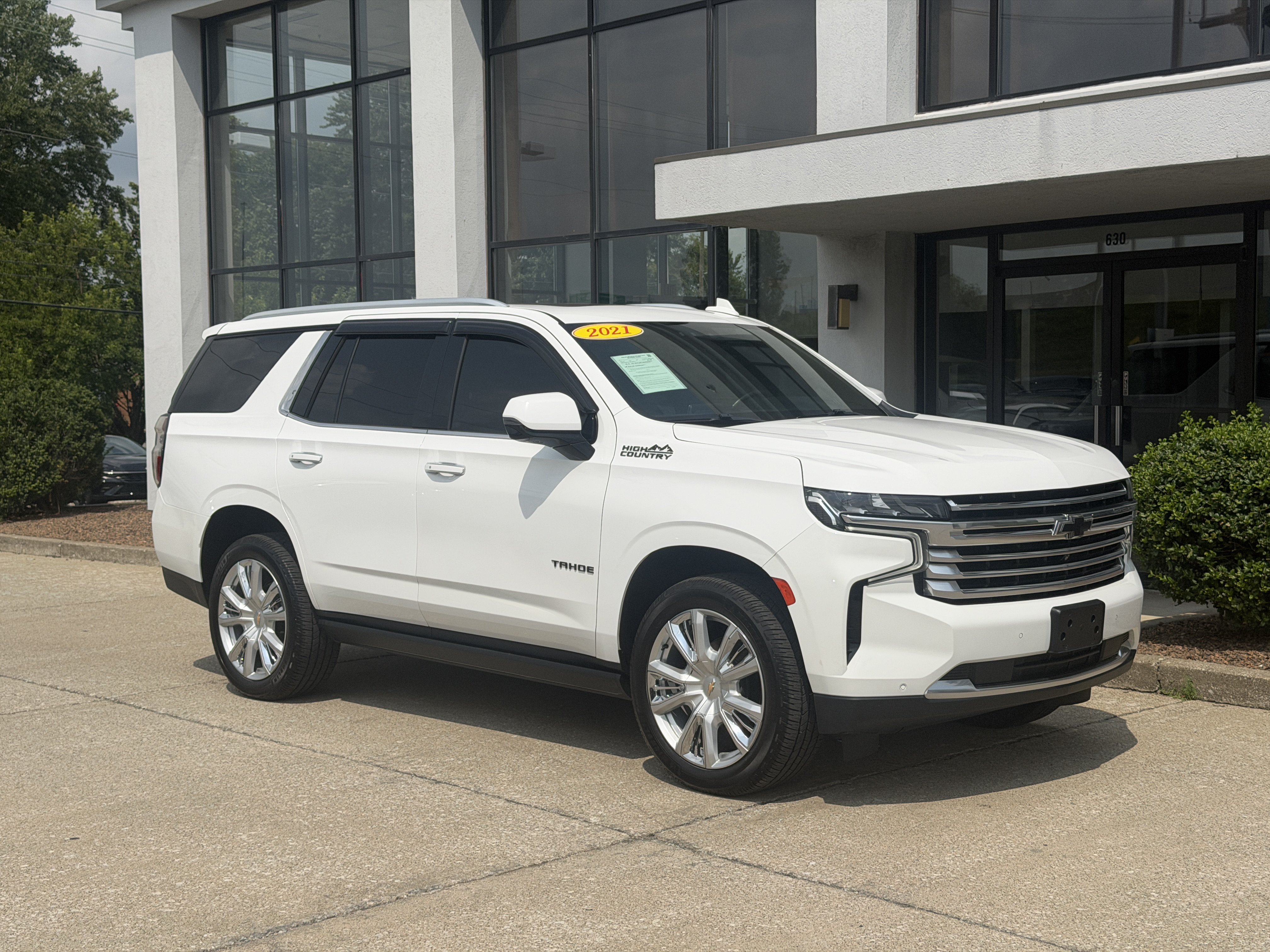 Used 2021 Chevrolet Tahoe High Country w/ Premium Package AWD/4WD image 2