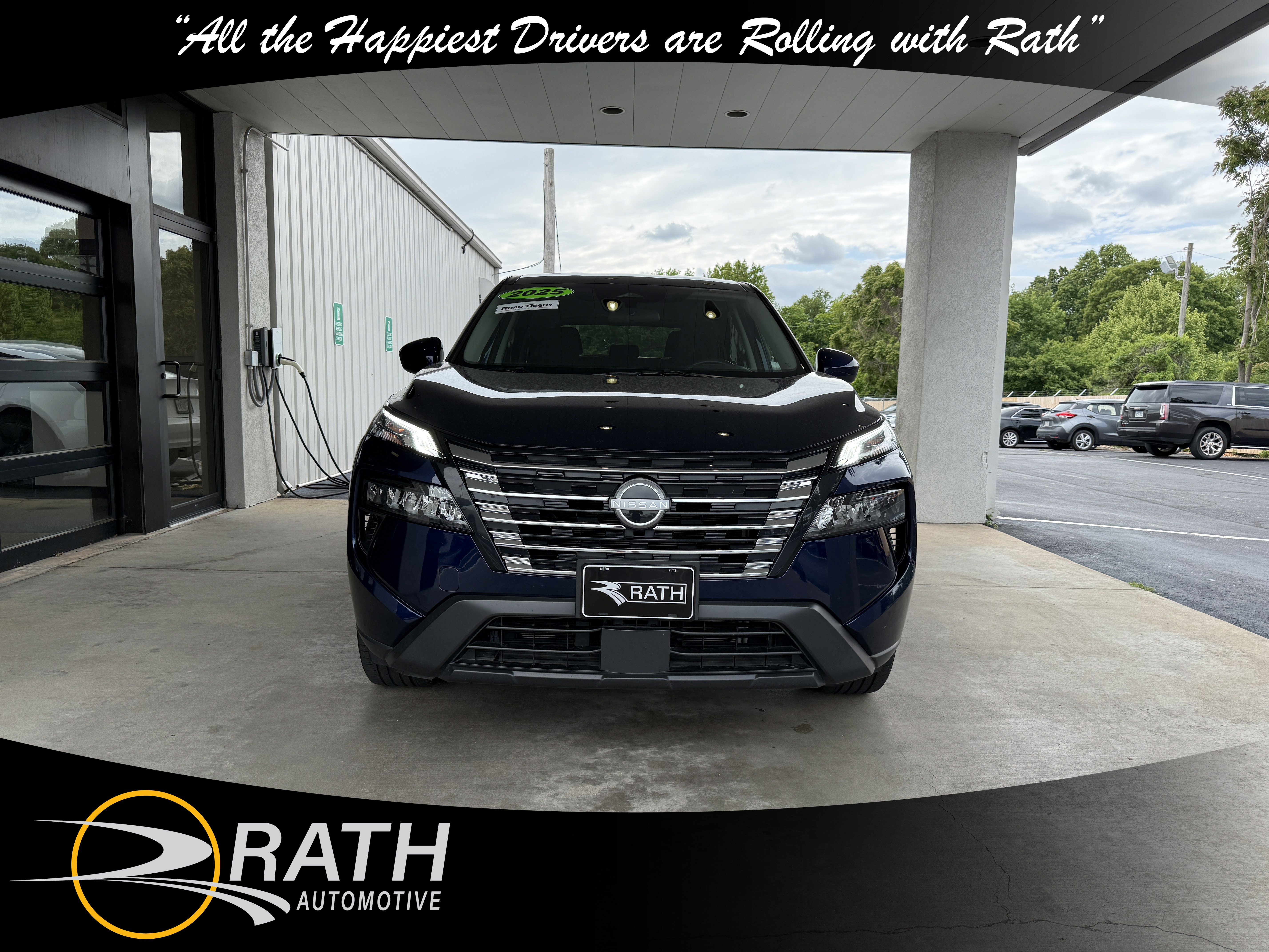 Used 2025 Nissan Rogue SV FWD image 3