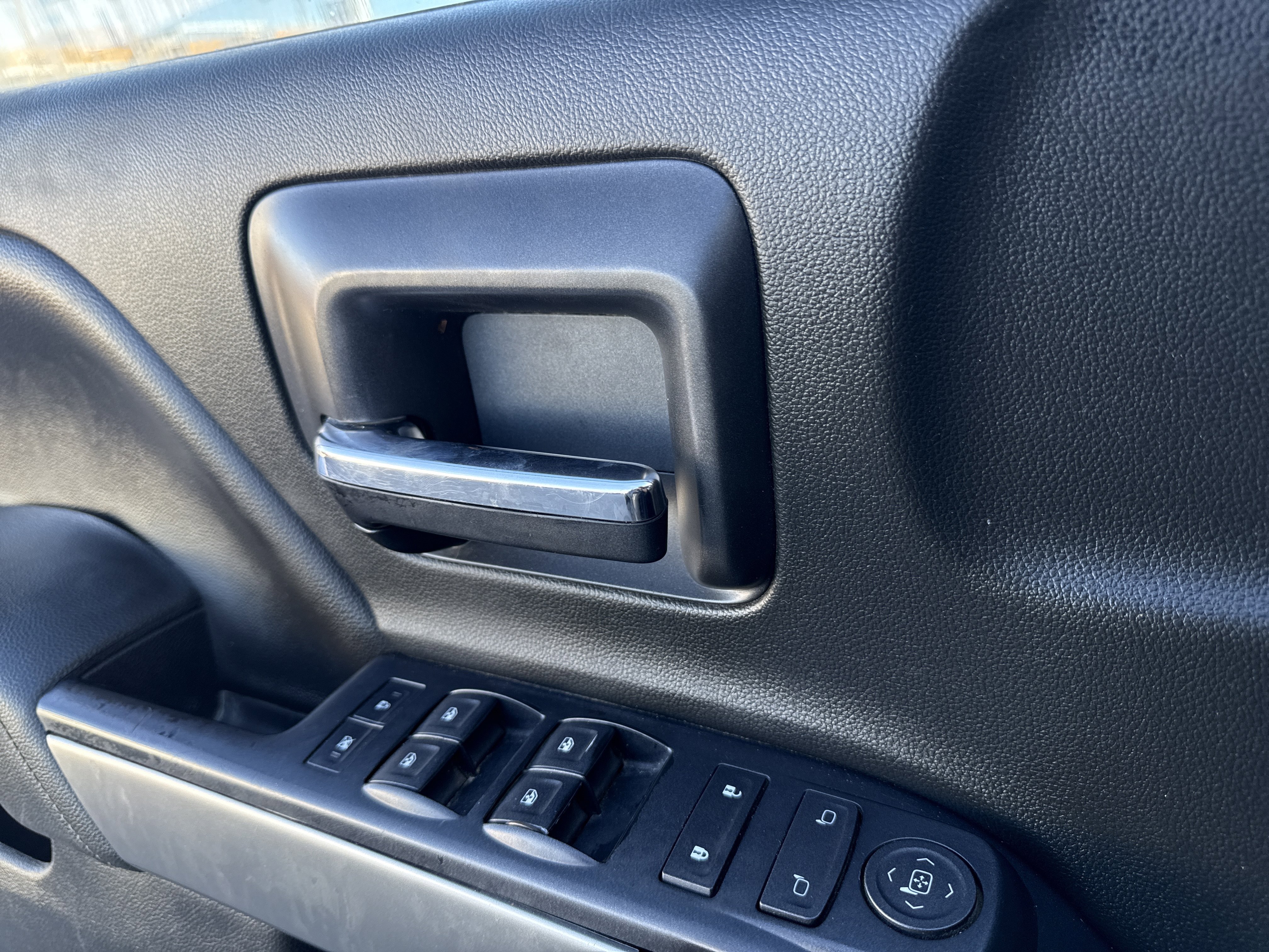 Used 2018 Chevrolet Silverado 1500 LT w/ Texas Edition image 11