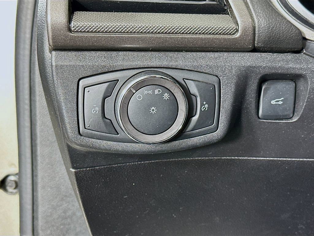 Used 2019 Ford Fusion SE image 15