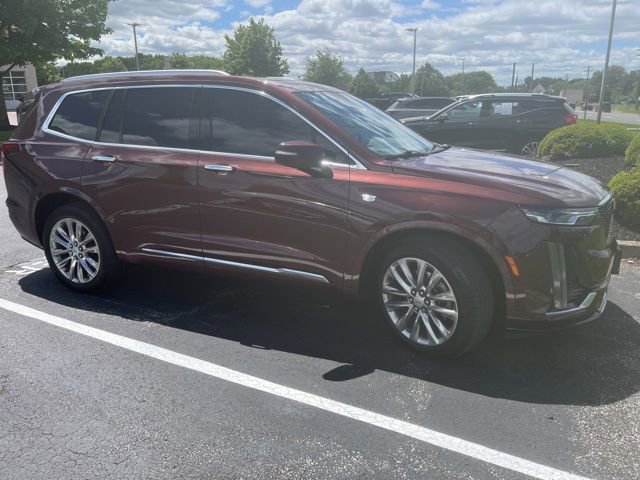 Used 2022 Cadillac XT6 Premium Luxury w/ Technology Package AWD/4WD image 2