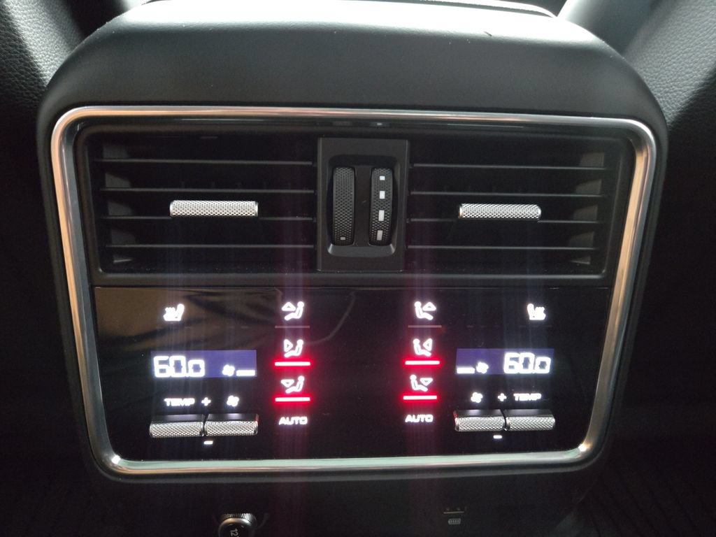 Used 2019 Porsche Cayenne AWD/4WD image 18