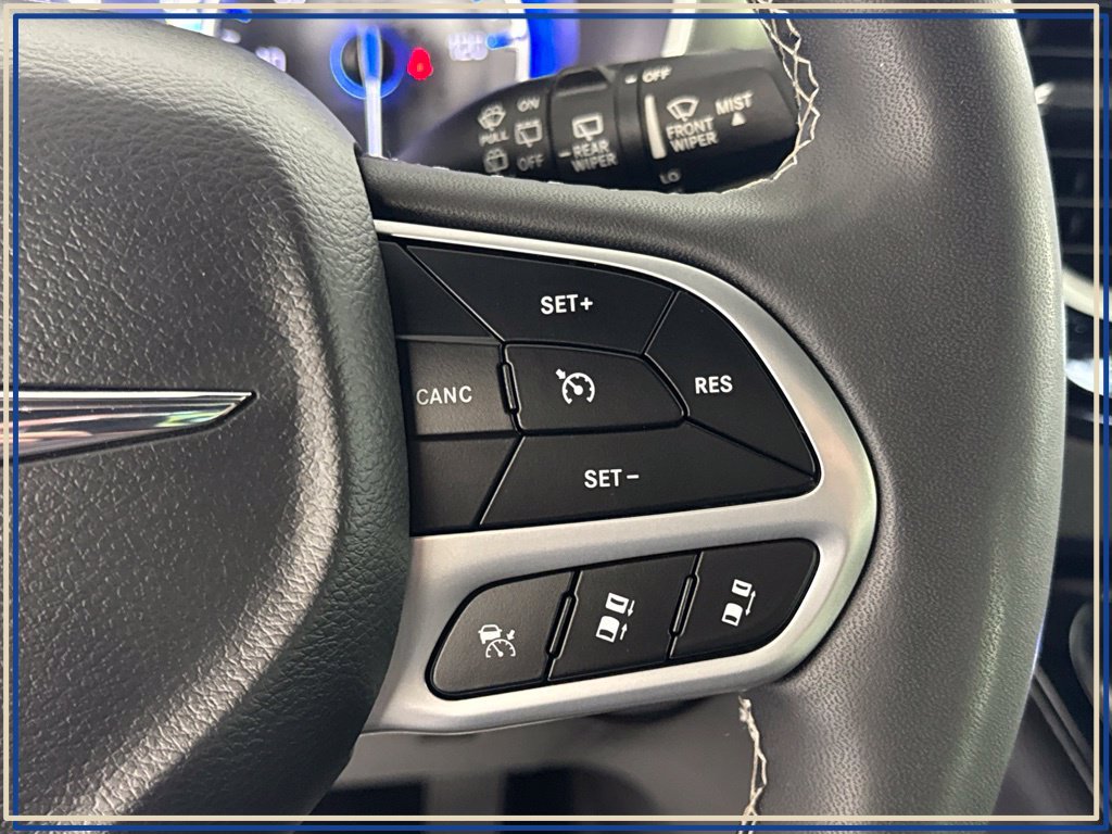 Certified 2025 Chrysler Pacifica Select FWD image 20
